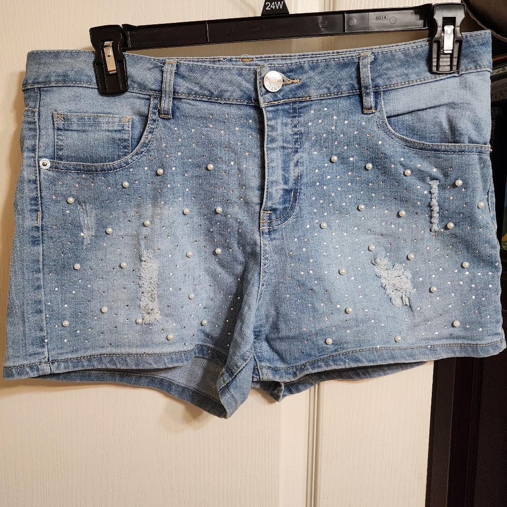 Justice sparkle and peral shorts 20 plus juniors item 20